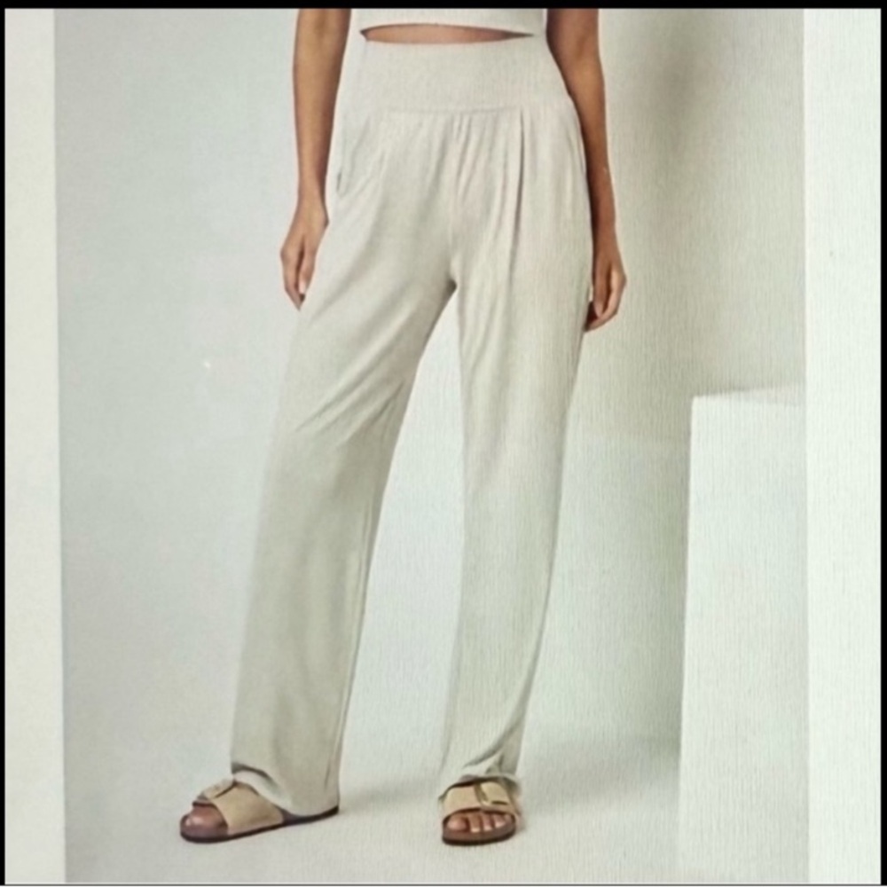 NEVER WORN. READ DESCRIPTION. Vuori Lux Straight Leg Pants